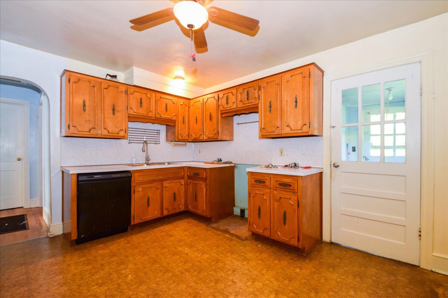 2802 Cannaday Road Northeast Roanoke, VA 24012 - Photo 6 of 18 05-2802 Cannaday-5