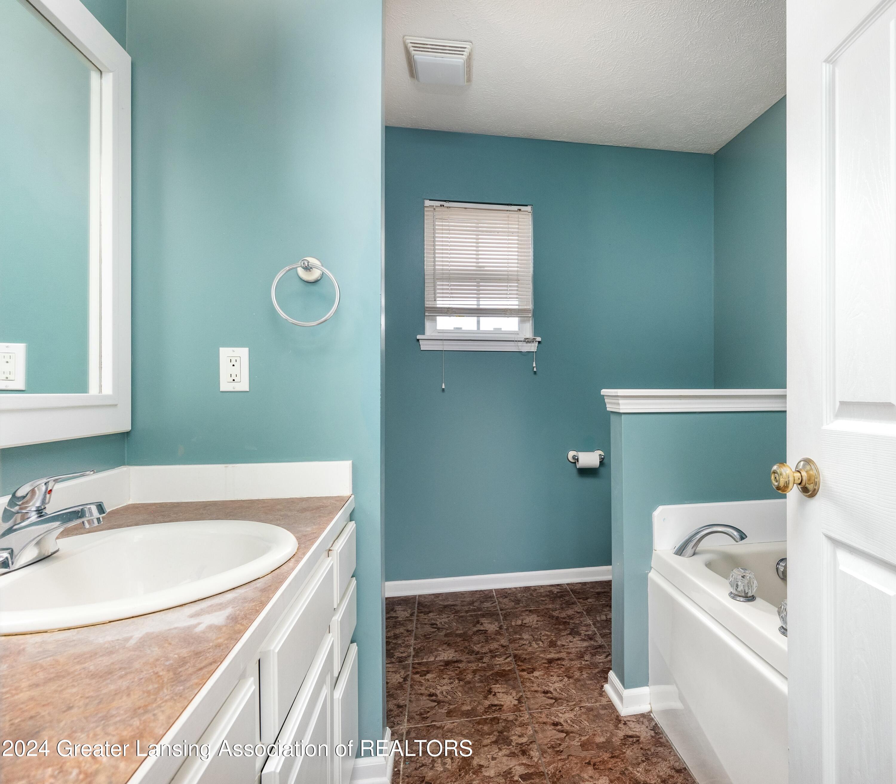 5850 Rothesay Road Lansing, MI 48911 - Photo 21 of 25 tempImageJ0lQpZ