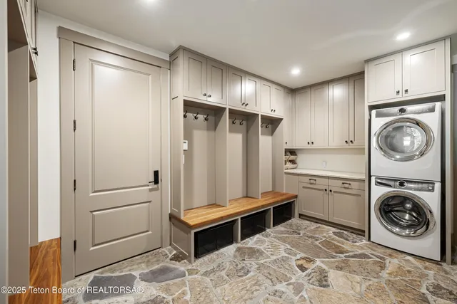 $12,500,000 | 2700 Peregrine Lane, Jackson, WY 83001