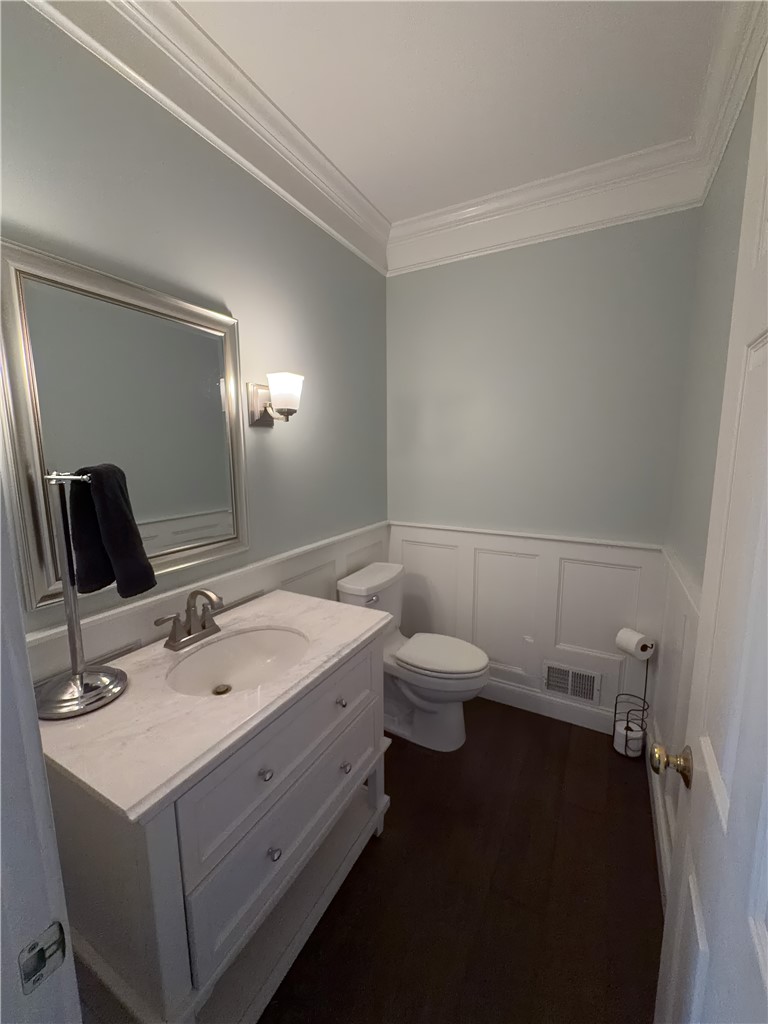 57 Winding Country Lane Parma, NY 14559 - Photo 11 of 30 Powder Room 1st Floor