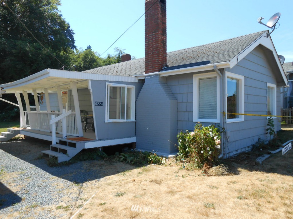 6224 South Brighton Beach Road Clinton, WA 98236 - Photo 1 of 18 Gallery Image 1