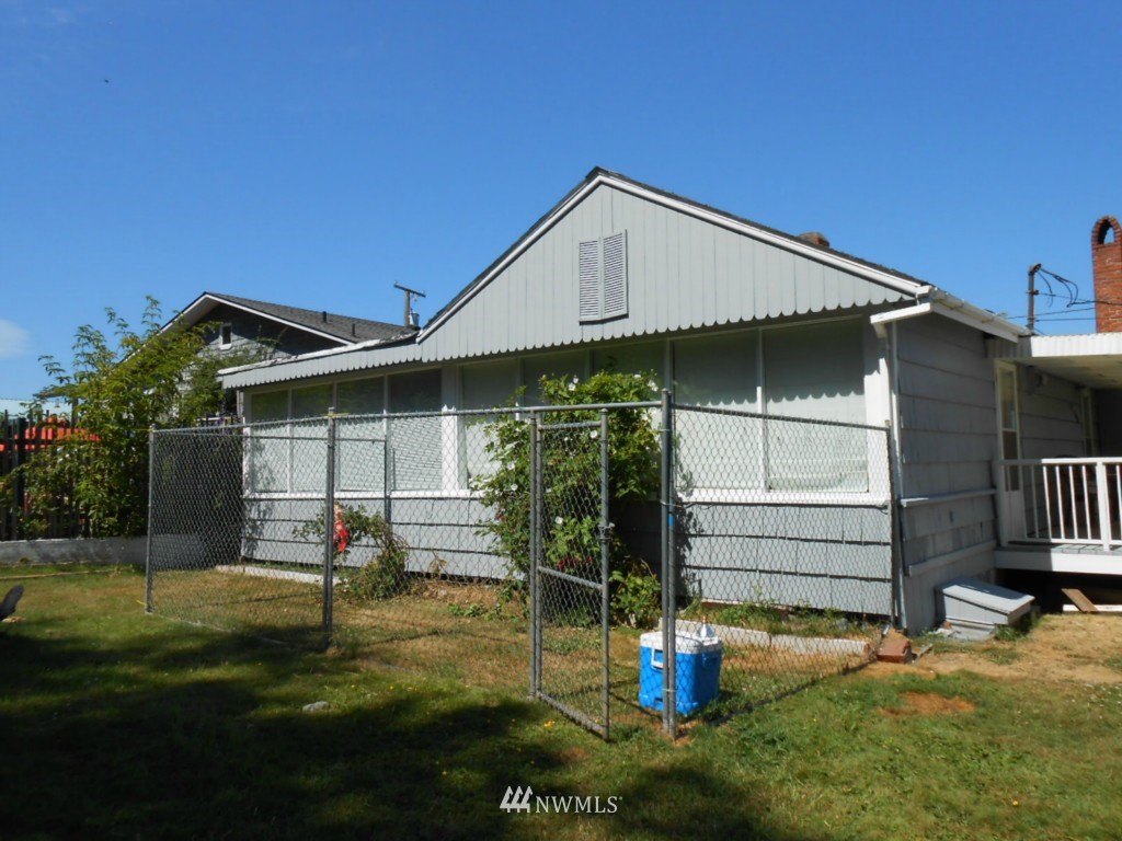 6224 South Brighton Beach Road Clinton, WA 98236 - Photo 2 of 18 Gallery Image 2