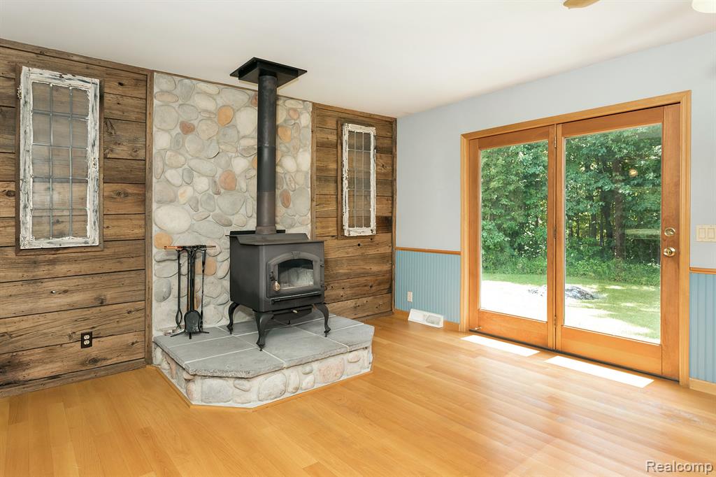 7653 Chase Lake Road Fowlerville, MI 48836 - Photo 13 of 52