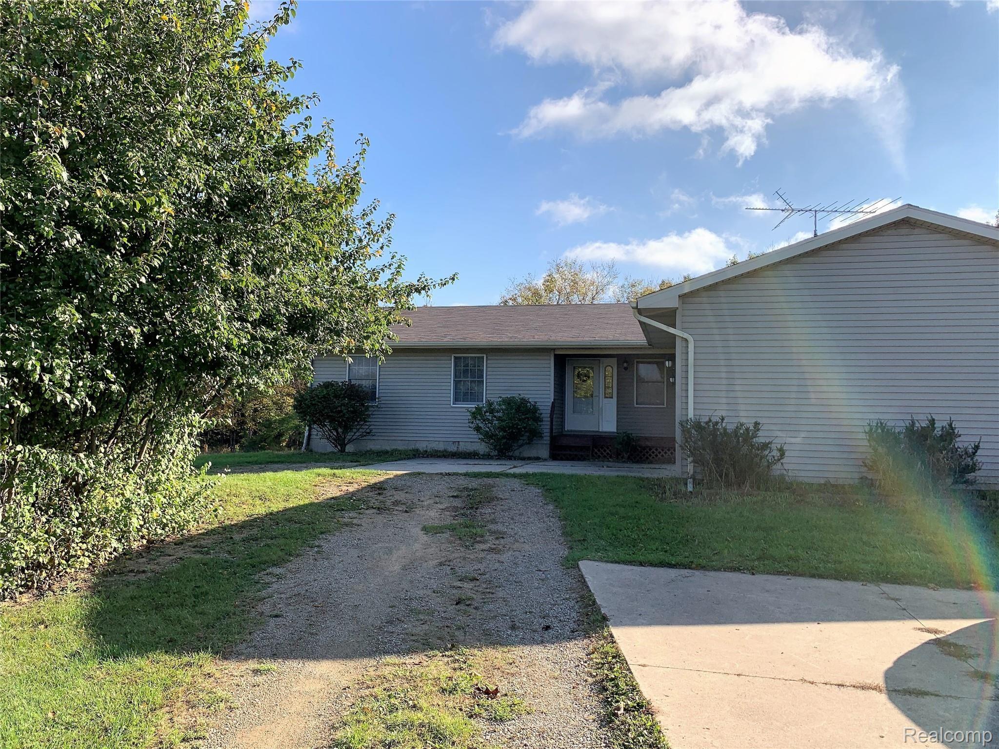 6268 Runyan Lake Road Fenton, MI 48430 - Photo 1 of 31 Photo Oct 13, 10 16 34 AM.jpg