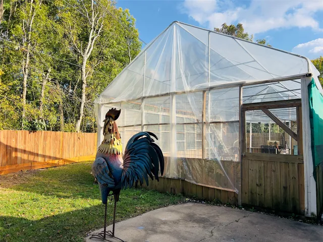 a view of a house with backyard