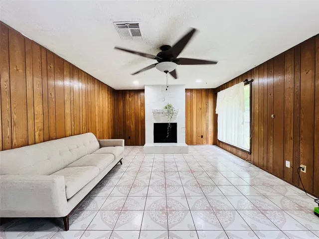 a picture of a wall with a white wall and a white wall