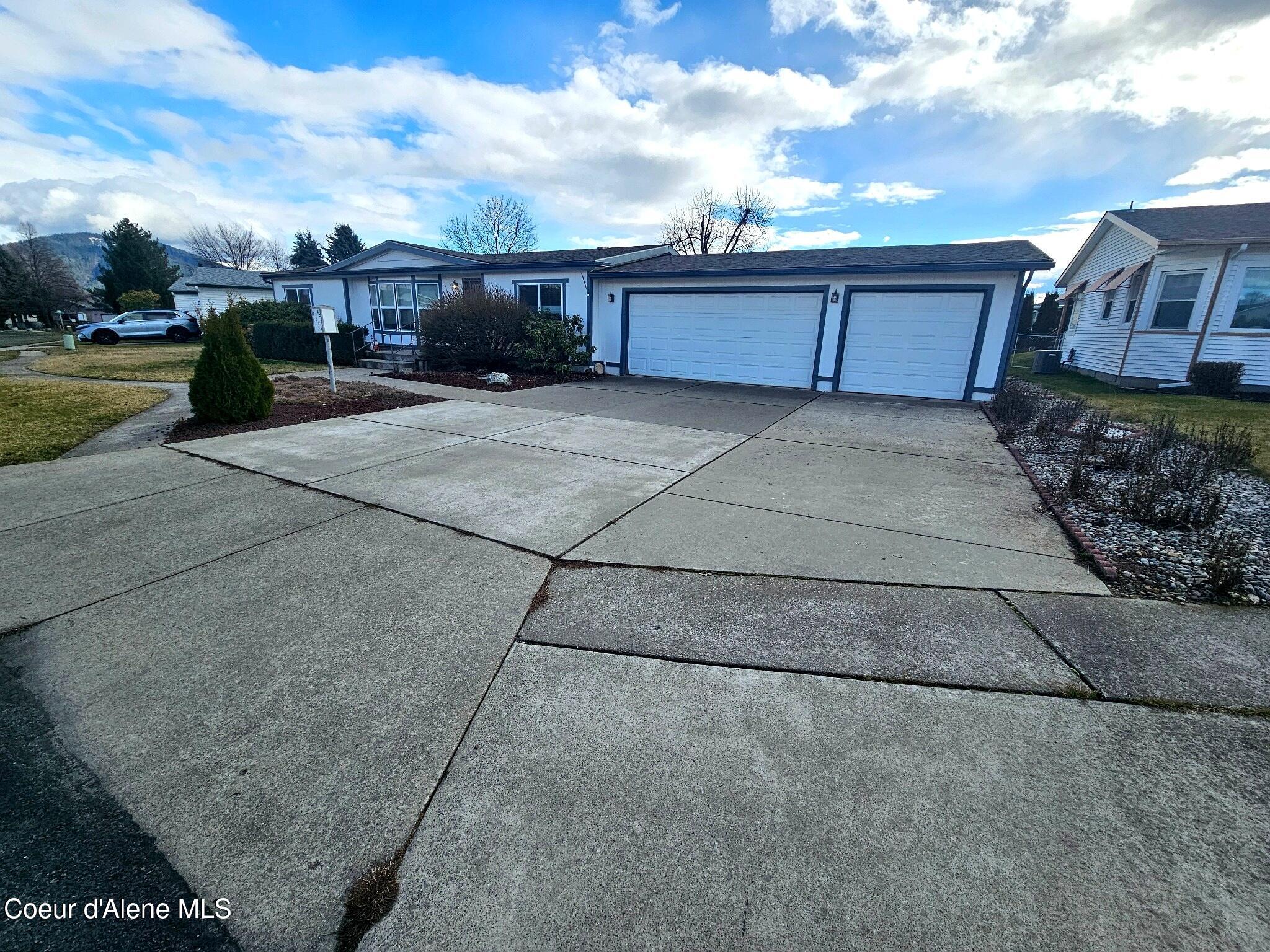 1284 West Linwood Drive Hayden, ID 83835 - Photo 2 of 20 listing_photo_2