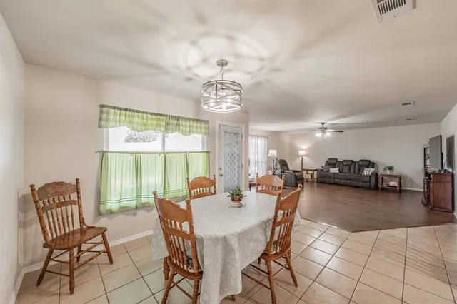 $369,900 | 400 Piccadilly Circle, Burleson, TX 76028