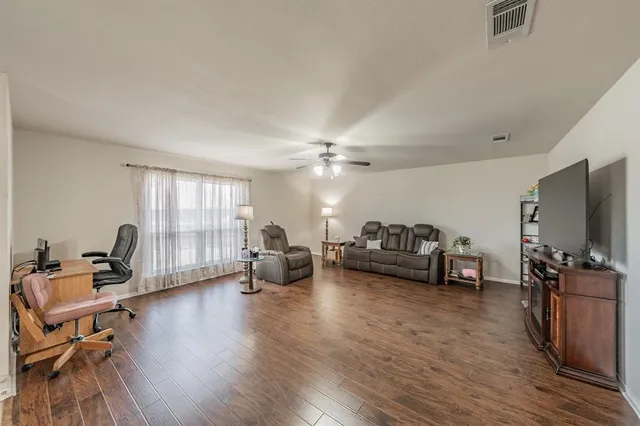 $369,900 | 400 Piccadilly Circle, Burleson, TX 76028