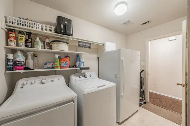 $369,900 | 400 Piccadilly Circle, Burleson, TX 76028