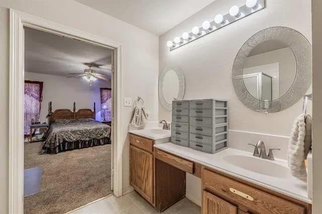 $369,900 | 400 Piccadilly Circle, Burleson, TX 76028