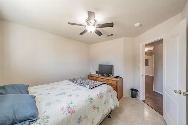 $369,900 | 400 Piccadilly Circle, Burleson, TX 76028