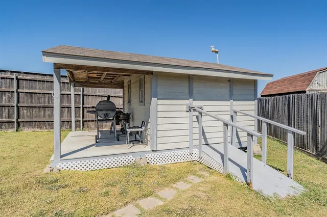 $369,900 | 400 Piccadilly Circle, Burleson, TX 76028