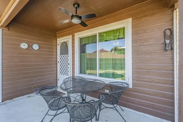 $369,900 | 400 Piccadilly Circle, Burleson, TX 76028