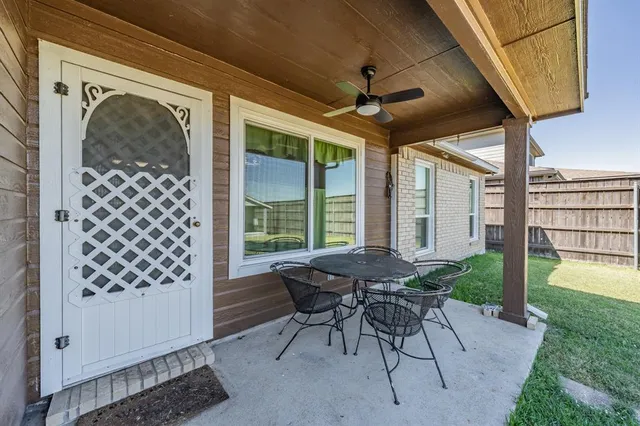 $369,900 | 400 Piccadilly Circle, Burleson, TX 76028