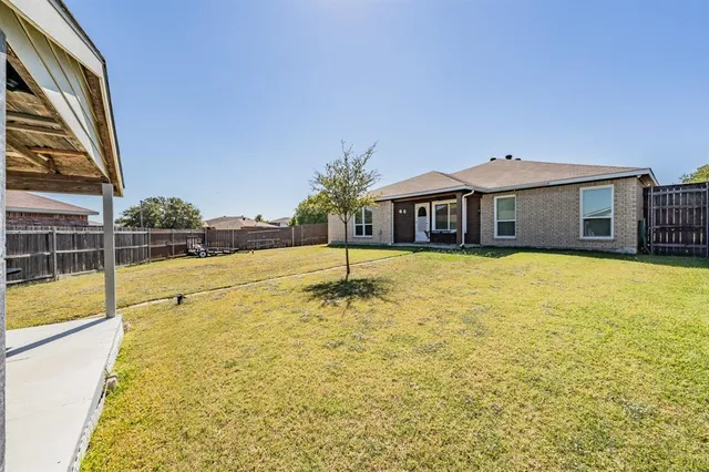 $369,900 | 400 Piccadilly Circle, Burleson, TX 76028