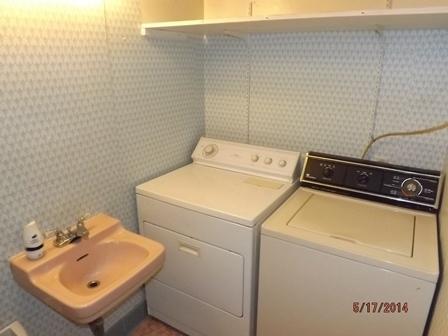 123 Ferry Road Northeast Fort Walton Beach, FL 32548 - Photo 9 of 15 BathLaundry