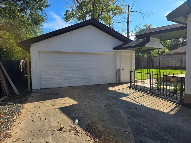 $360,000 | 2514 Briarwood Circle, Bryan, TX 77802