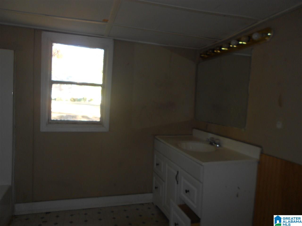 733 23rd Street Southwest Birmingham, AL 35211 - Photo 8 of 8