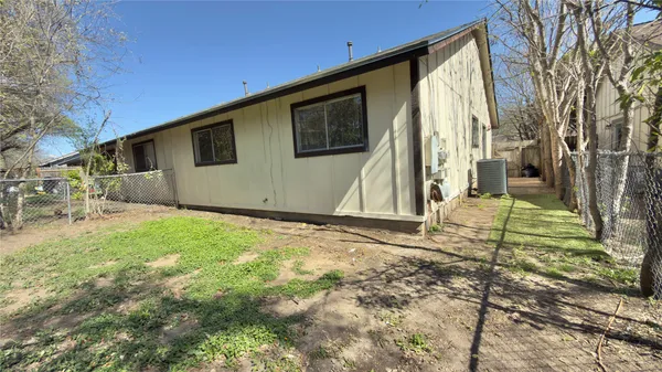 a view of a house with backyard