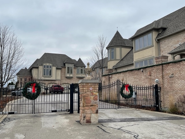 1412 Rue Paris Place Palatine, IL 60067 - Photo 20 of 20 a front view of a house