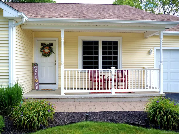 $415,000 | 4 Bluebird Lane, Unit 4, Killingly, CT 06241