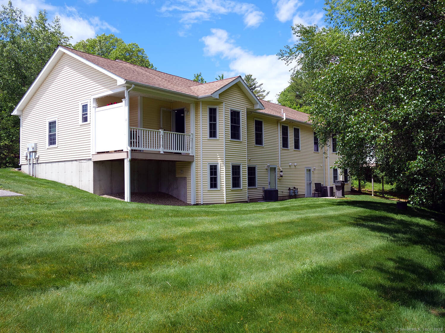 4 Bluebird Lane, Unit 4 Killingly, CT 06241 - Photo 4 of 40