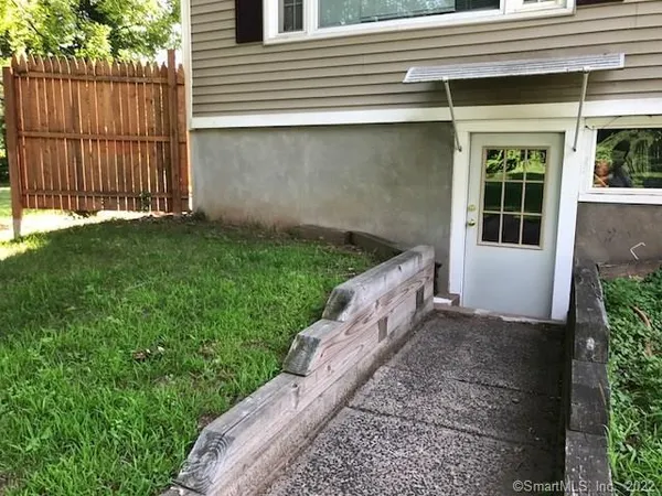 $1,350 | 539 Maple Avenue, Unit B, Cheshire, CT 06410