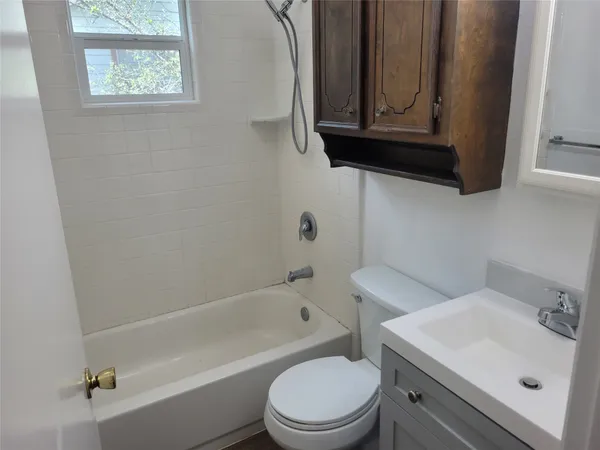 $1,175 | 205 2nd Avenue, Unit 2, Smithville, TX 78957