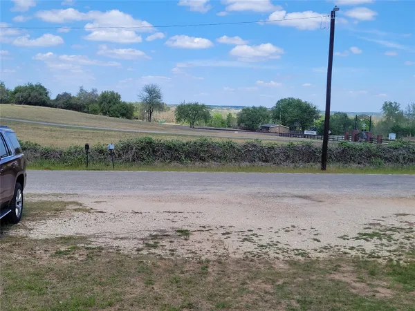 $1,175 | 205 2nd Avenue, Unit 2, Smithville, TX 78957