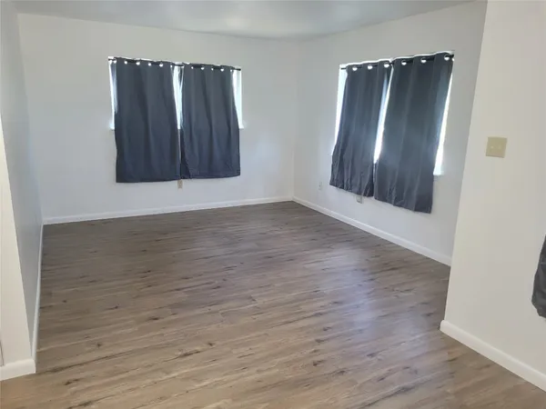 $1,175 | 205 2nd Avenue, Unit 2, Smithville, TX 78957