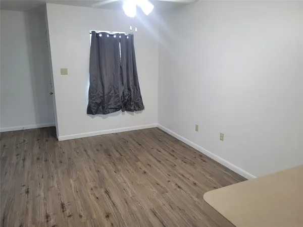 $1,175 | 205 2nd Avenue, Unit 2, Smithville, TX 78957