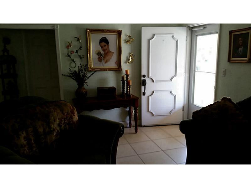 37 Thomas Road West Park, FL 33023 - Photo 3 of 18 Living Room