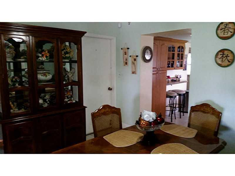37 Thomas Road West Park, FL 33023 - Photo 9 of 18 Dining Room