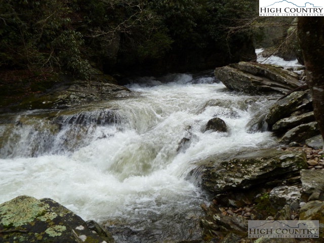 Elk Ridge Road Deep Gap, NC 28618 - Photo 23 of 47 a view of a backyard of the house