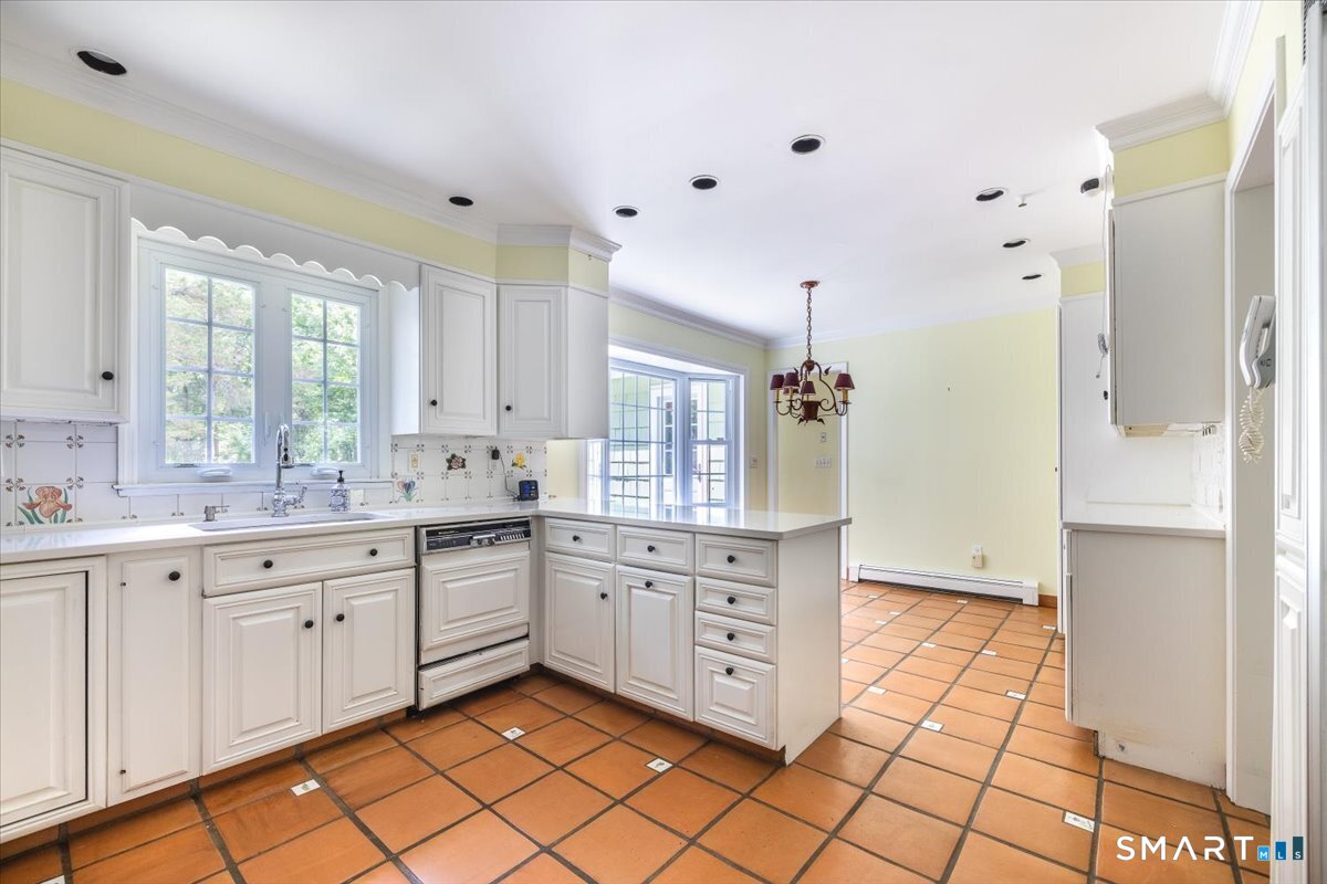 4 Twist Hill Road Newtown, CT 06470 - Photo 11 of 39