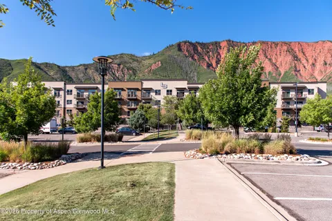 $394,000 | 253 Wulfsohn Road, Unit 319, Glenwood Springs, CO 81601