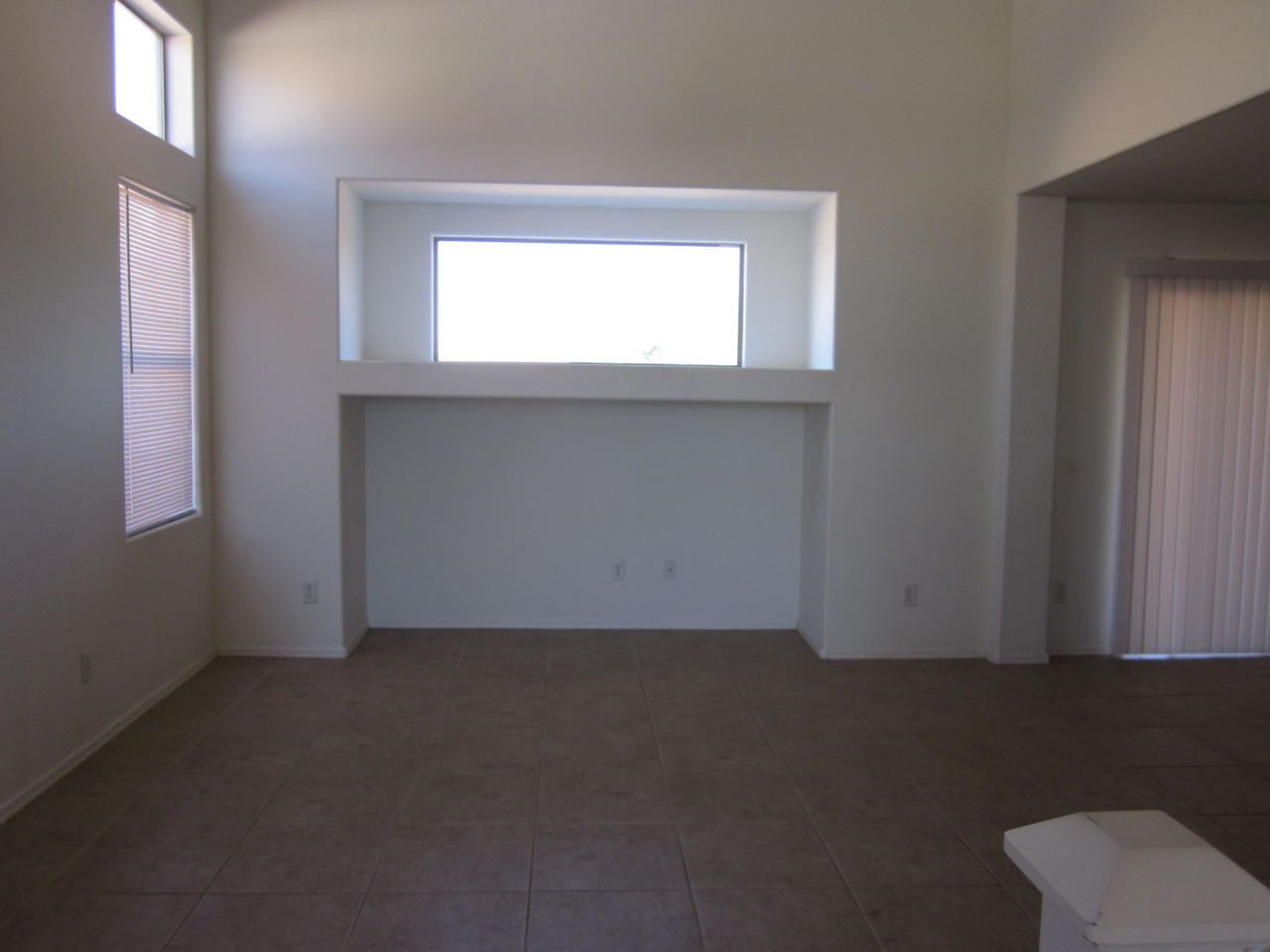 17074 West Northampton Road Surprise, AZ 85374 - Photo 3 of 12 LIVING ROOM