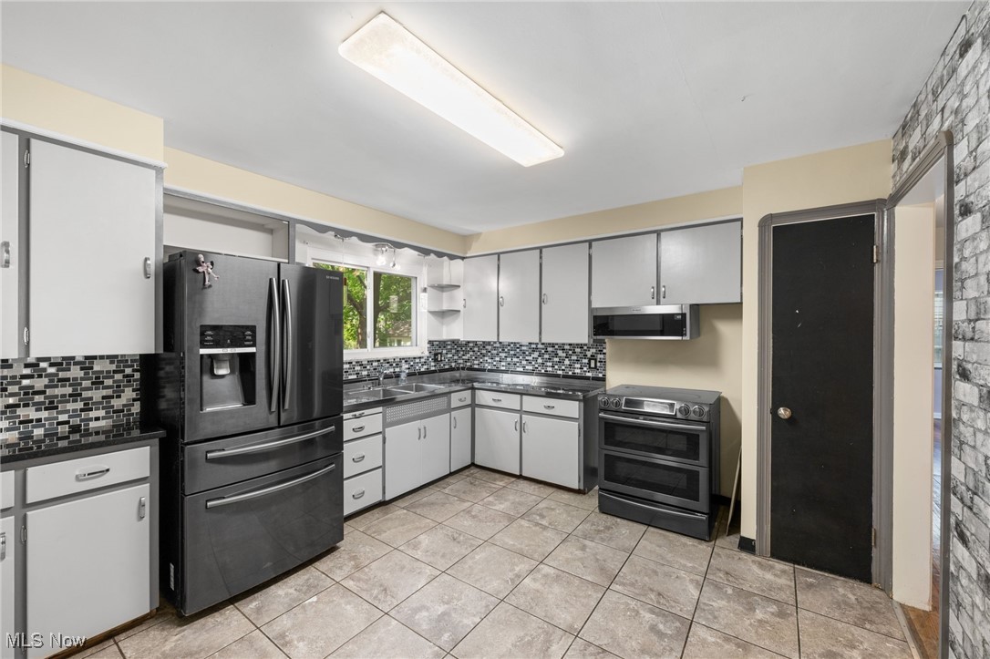 6436 Olde York Road Cleveland, OH 44130 - Photo 11 of 32 Gallery Image 11
