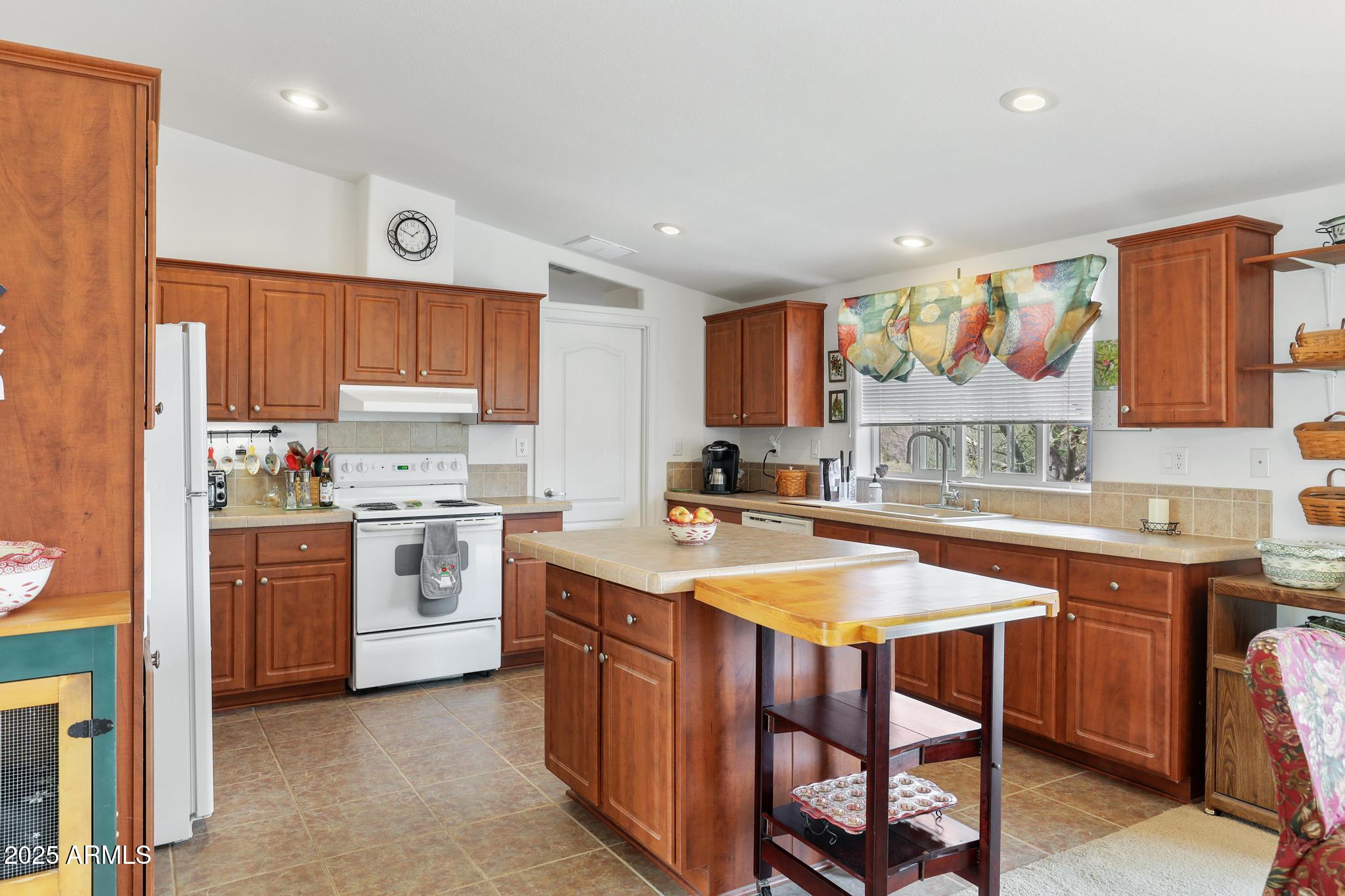 835 Deercreek Drive Payson, AZ 85541 - Photo 8 of 27 kitchen