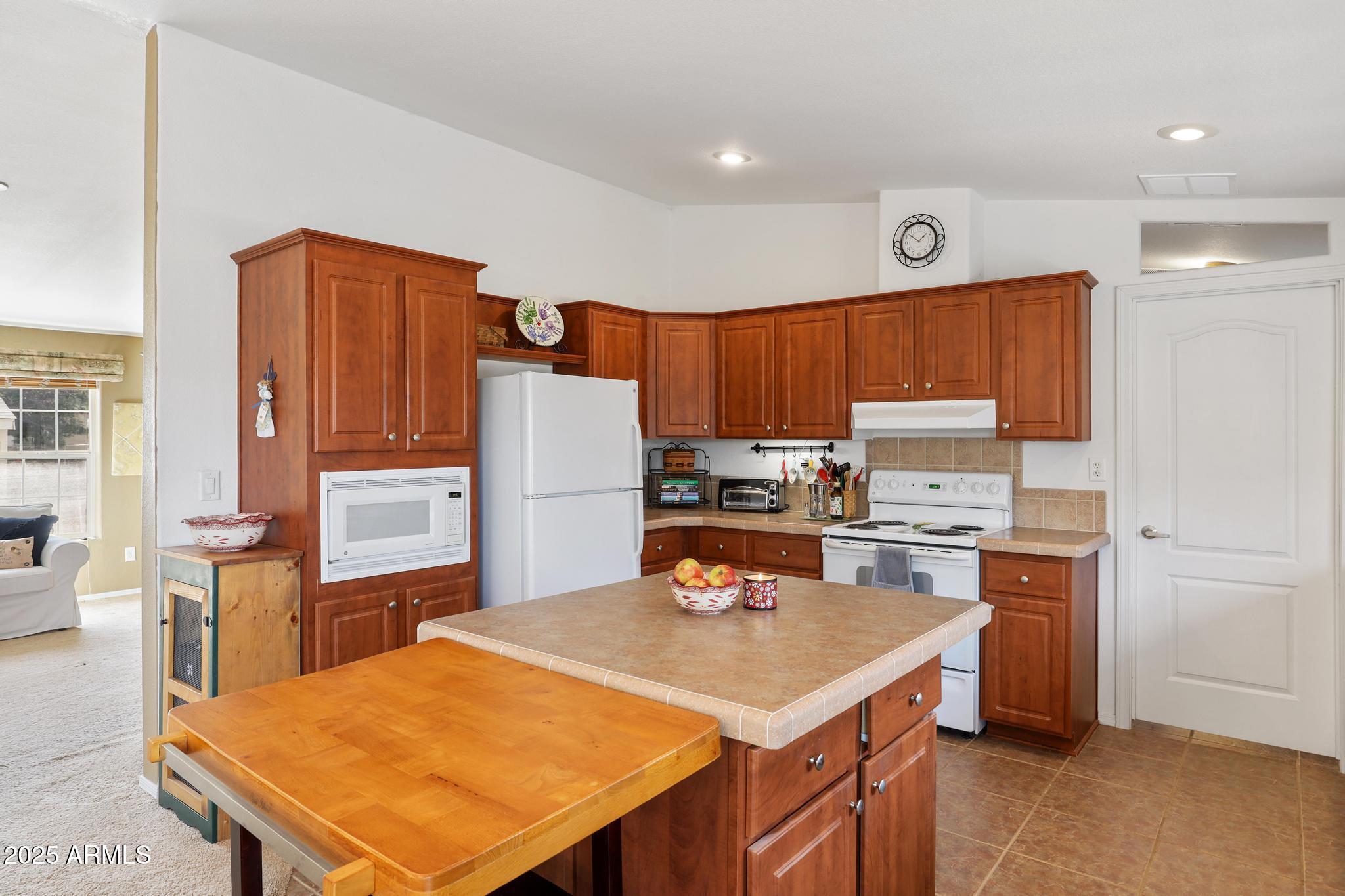 835 Deercreek Drive Payson, AZ 85541 - Photo 9 of 27 kitchen2