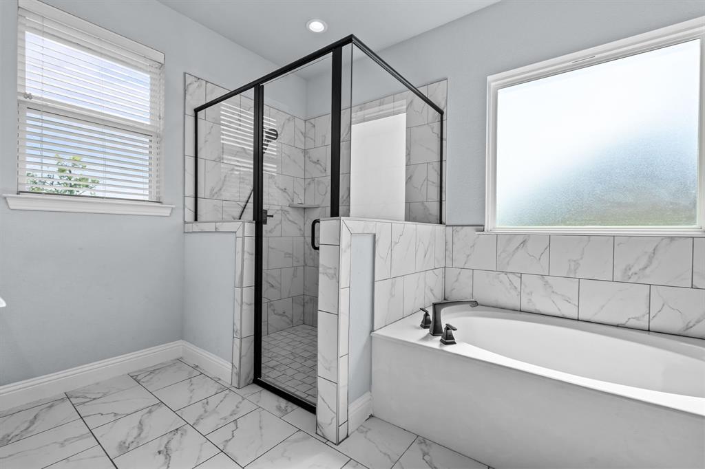 560 Wilson Bend Road Millsap, TX 76066 - Photo 24 of 38 Separate tub and shower!