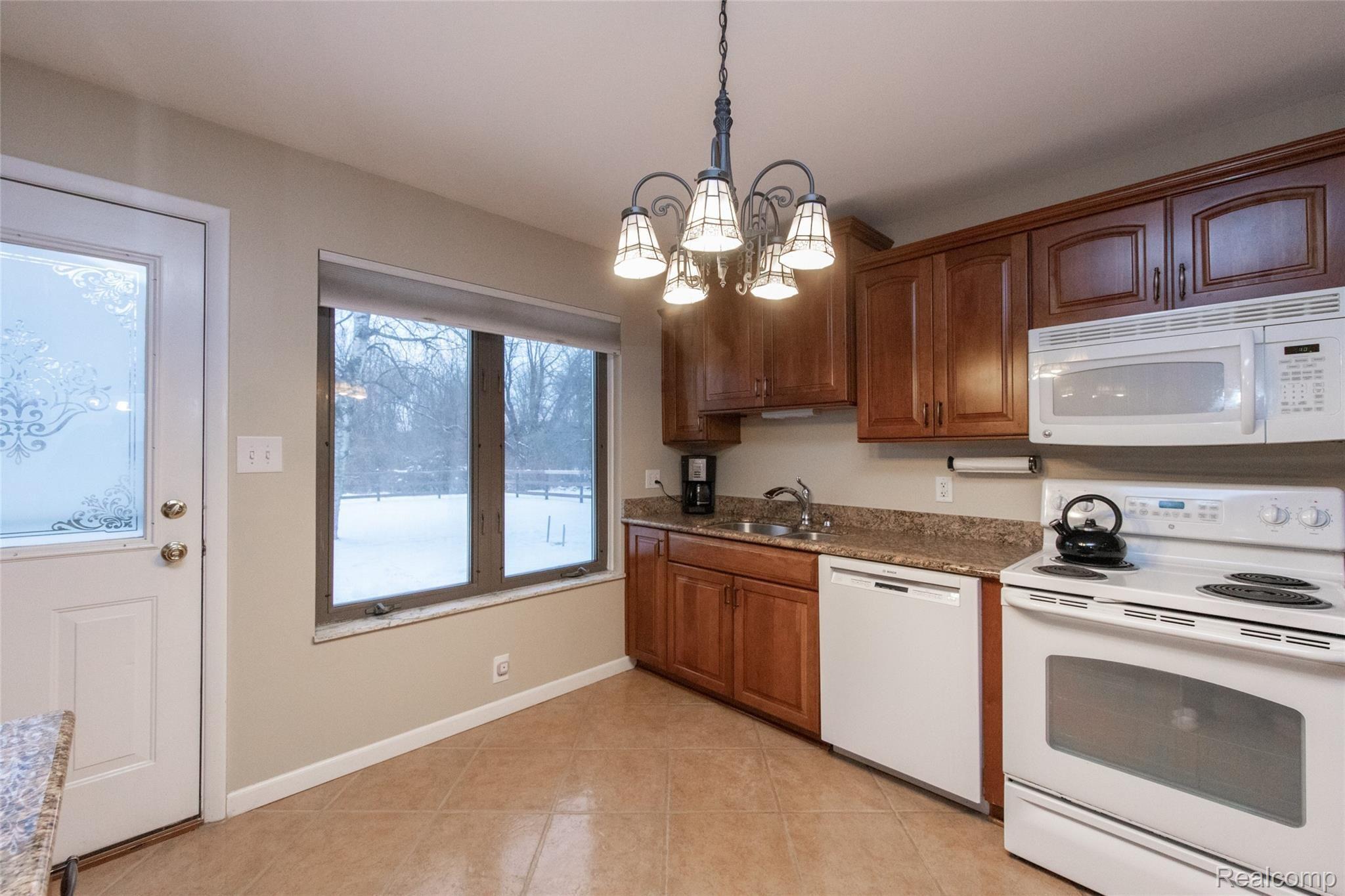 1600 Noble Road Leonard, MI 48367 - Photo 26 of 59 Kitchen