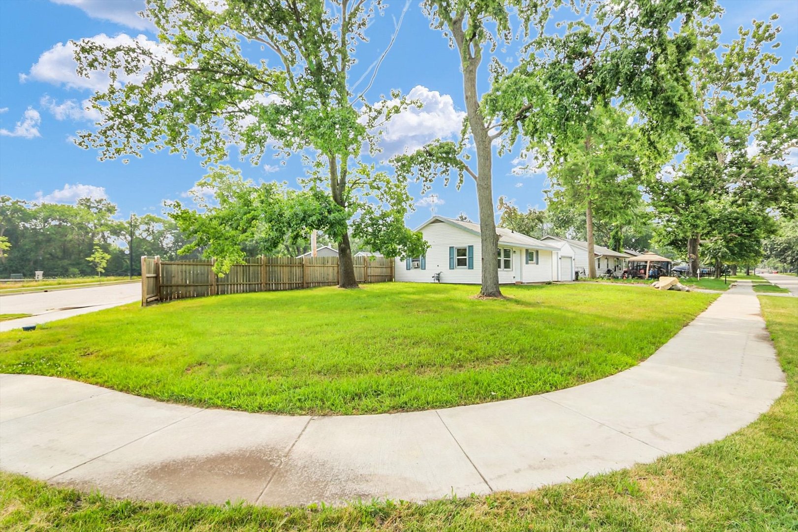 1408 Hedge Road Champaign, IL 61821 - Photo 12 of 24