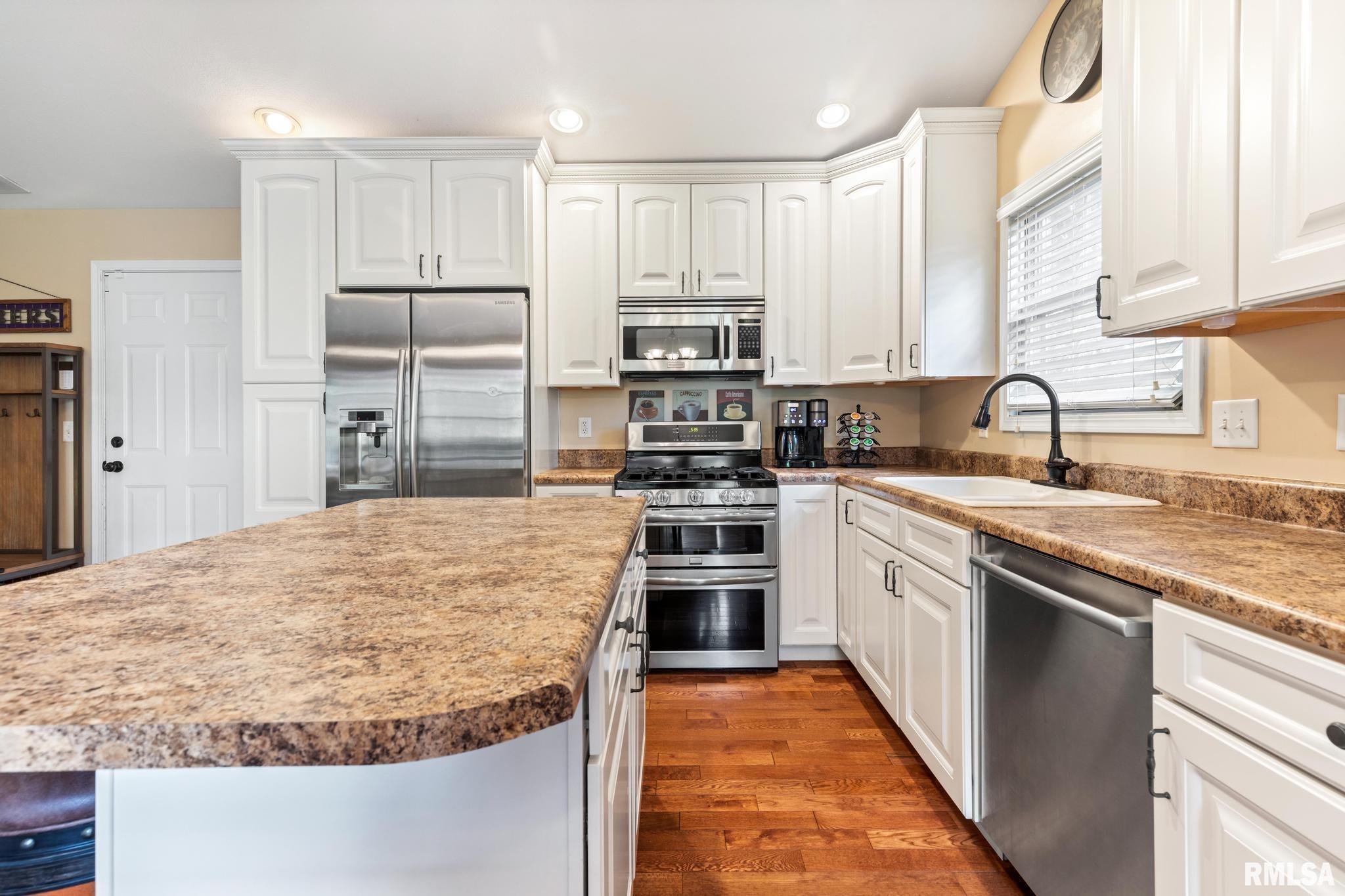 5912 West Ridgecrest Circle Peoria, IL 61615 - Photo 18 of 49 Gallery Image 18