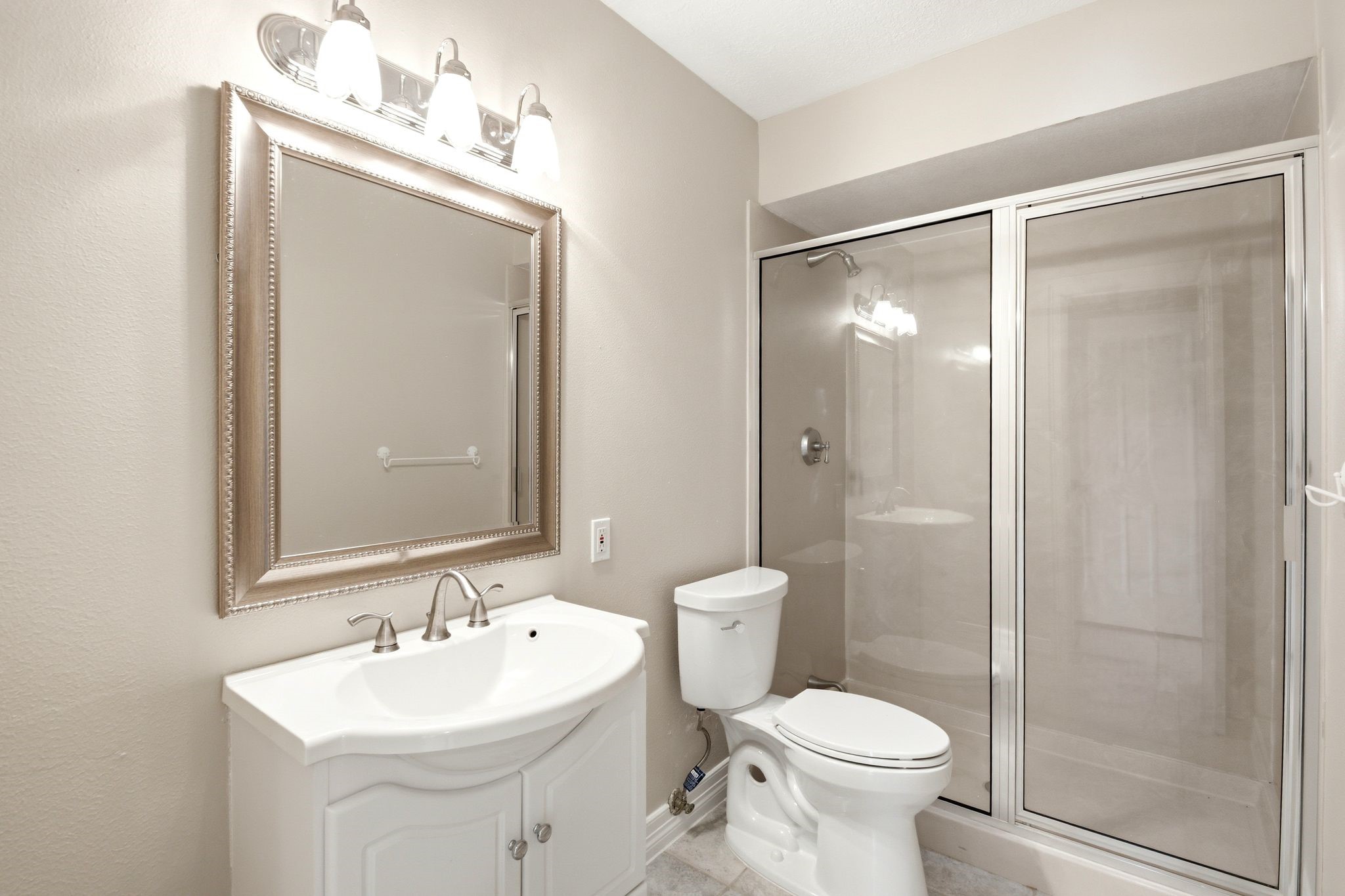 22509 Pebble Beach Way Point Blank, TX 77364 - Photo 23 of 30 Secondary full bath with walk-in shower