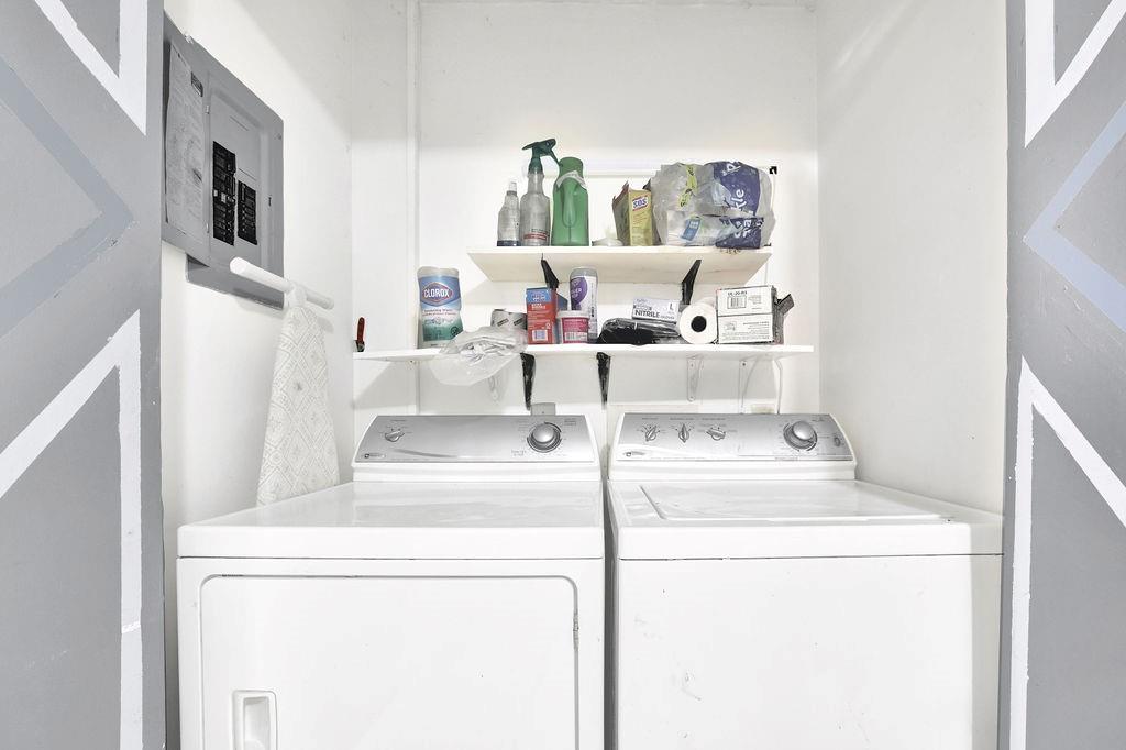 5012 Galbraith Circle Stone Mountain, GA 30088 - Photo 26 of 29 a living room with furniture and a couch