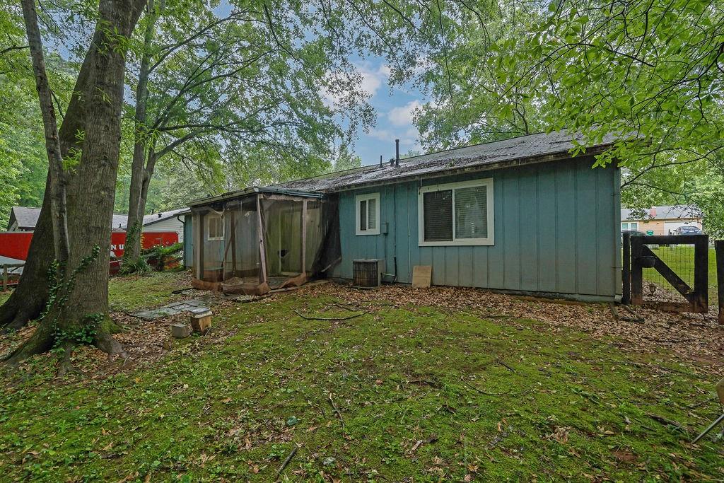 5012 Galbraith Circle Stone Mountain, GA 30088 - Photo 27 of 29 a backyard of a house with plants and large tree