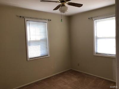 8471 MacKenzie Road St. Louis, MO 63123 - Photo 5 of 9 Gallery Image 5