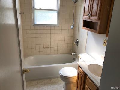 8471 MacKenzie Road St. Louis, MO 63123 - Photo 6 of 9 Gallery Image 6